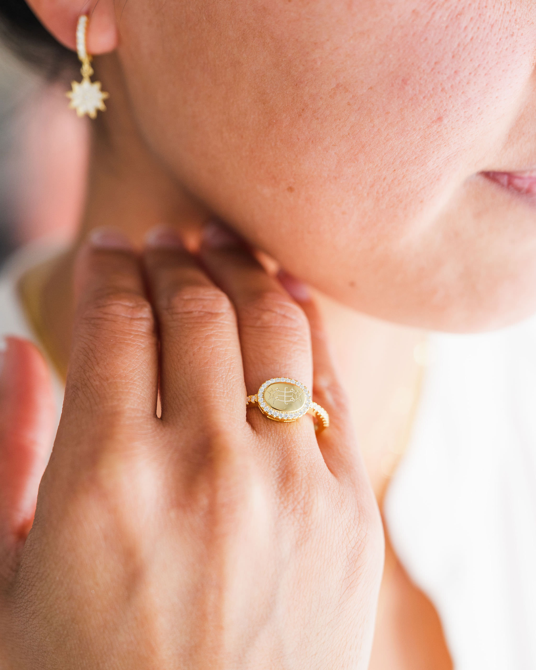 woman wearing a gold Bahai ring